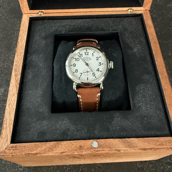 36 mm Shinola Runwell Brown Leather Strap Watch - Picture 4 of 8